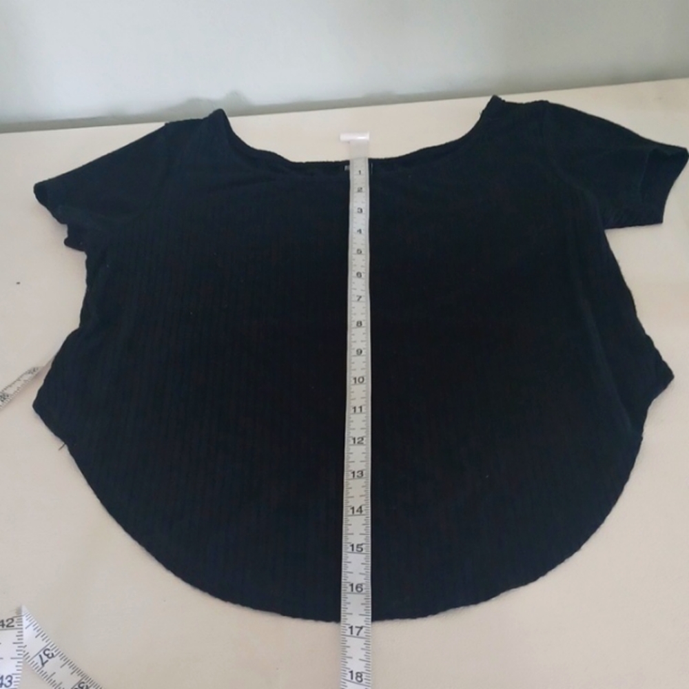 Small black Redfox crop top - Picture 5 of 6